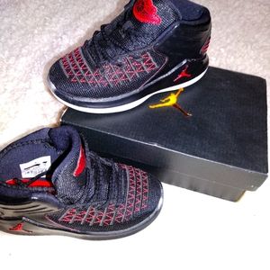 Kids banned Jordan 32s sz 10c